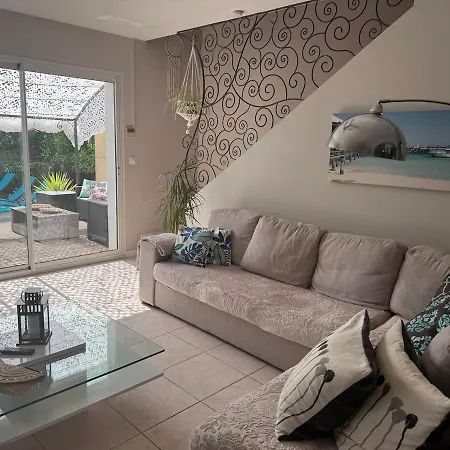 아파트 12 Personnes, 10mn Des Plages, Clim, Piscine Privee, Bureaux, Wifi 라테