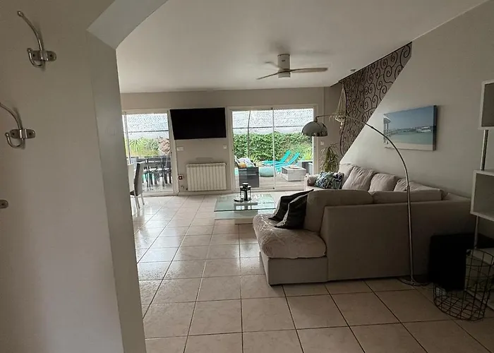아파트 12 Personnes, 10mn Des Plages, Clim, Piscine Privee, Bureaux, Wifi 라테