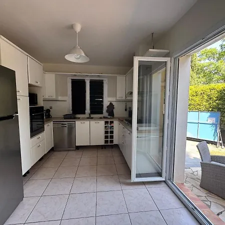 12 Personnes, 10mn Des Plages, Clim, Piscine Privee, Bureaux, Wifi Apartment